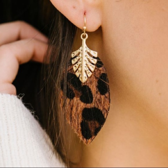 Dash of Pink Jewelry - Spotted Furry Leopard Print Leaf Earrings